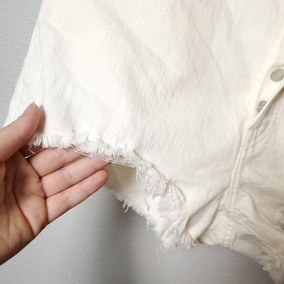 NWT LEVI'S White Distressed Shorties Jean Shorts - Picture 4 of 9